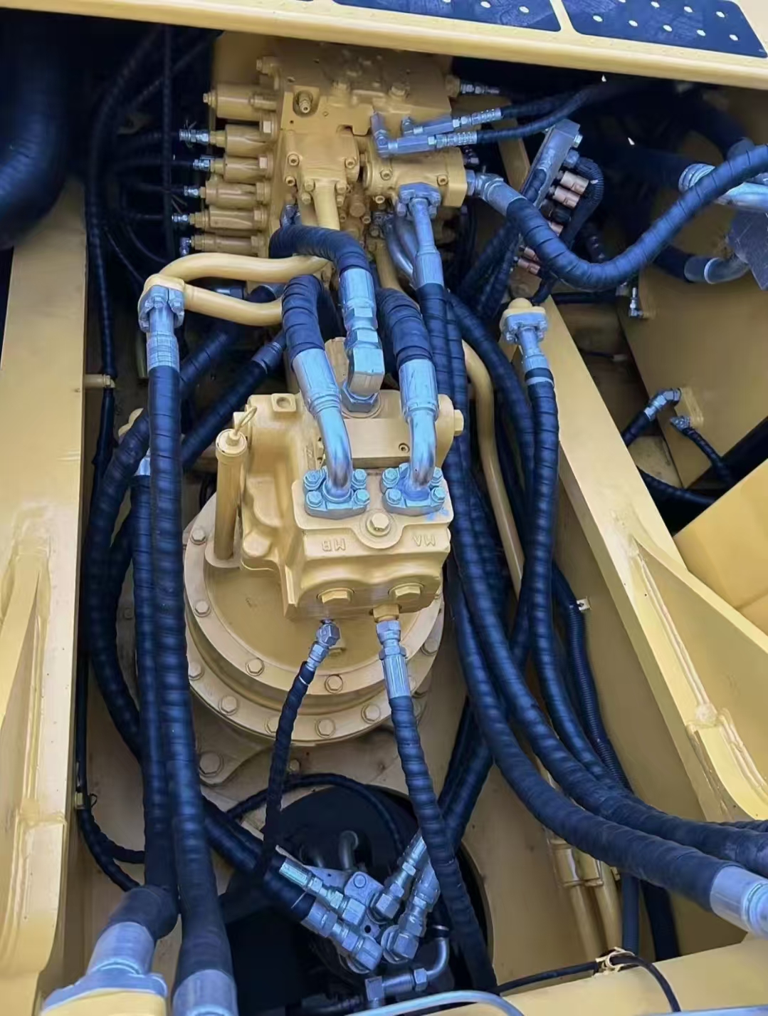 Komatsu 300 Excavator - Image 2