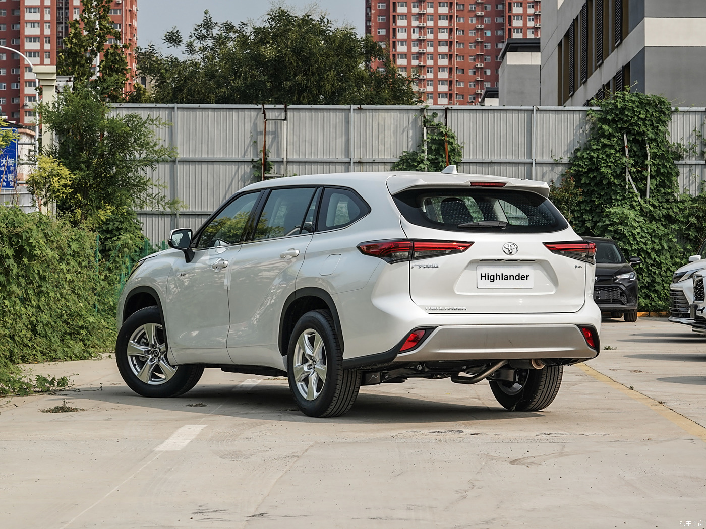 Toyota Highlander 2023 2.5L smart electric hybrid two-drive elite version 5 seats - Image 4