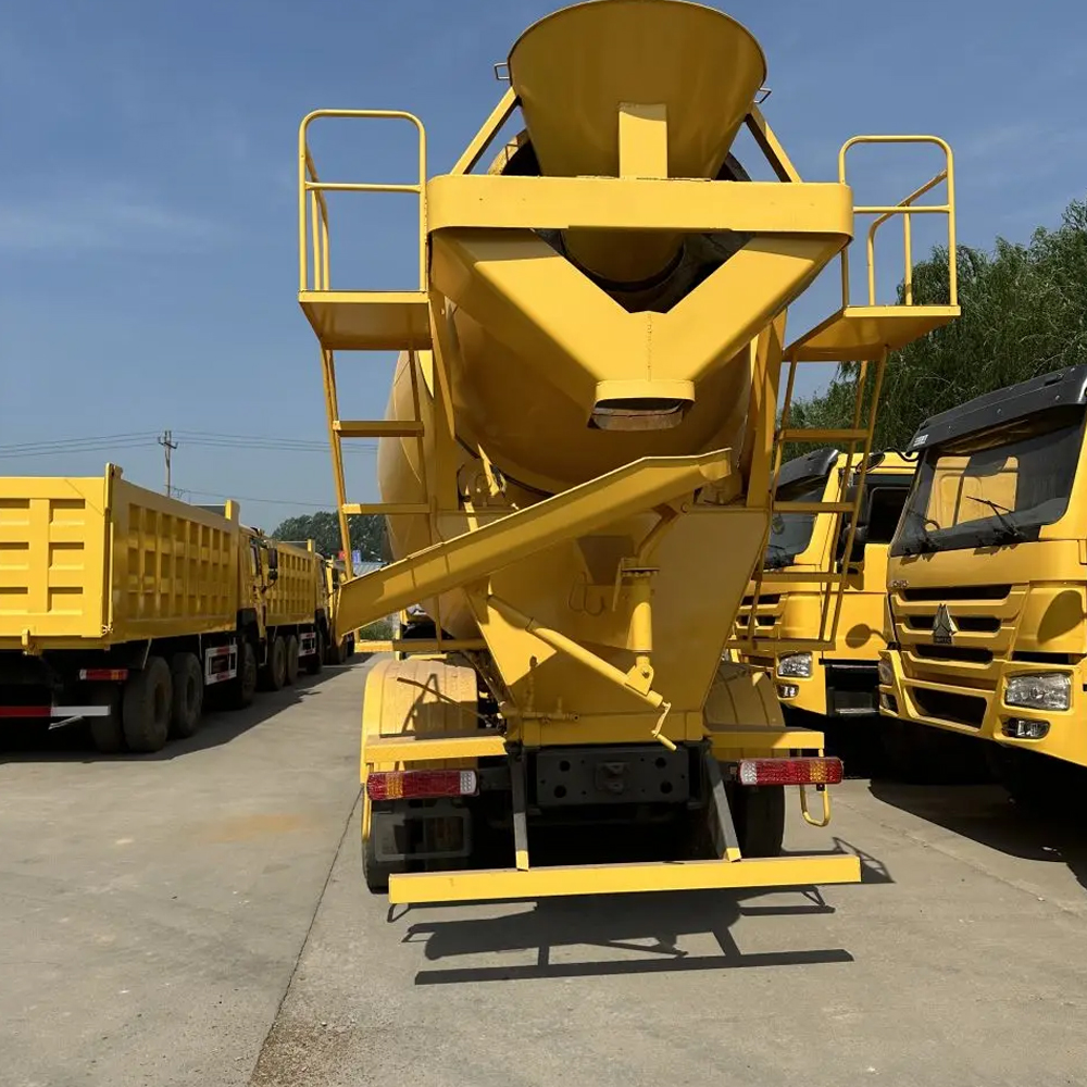 Sinotruk Howo 16 Cubic Concrete Mixer Truck - Image 4