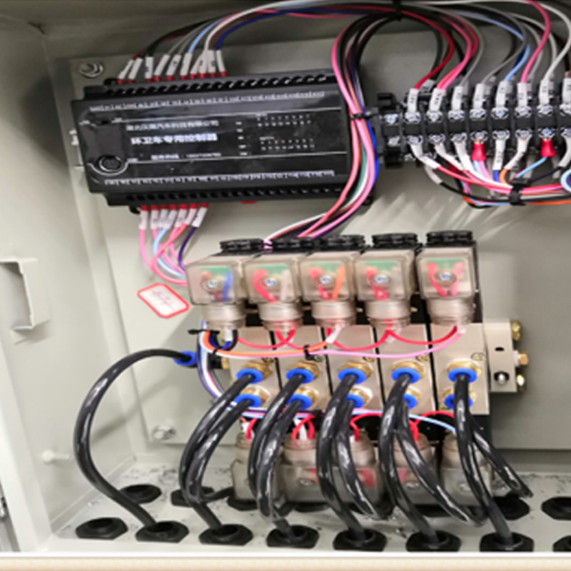 HOWO Sprinkler Truck 6x4 18000L Tanker Truck - Image 6