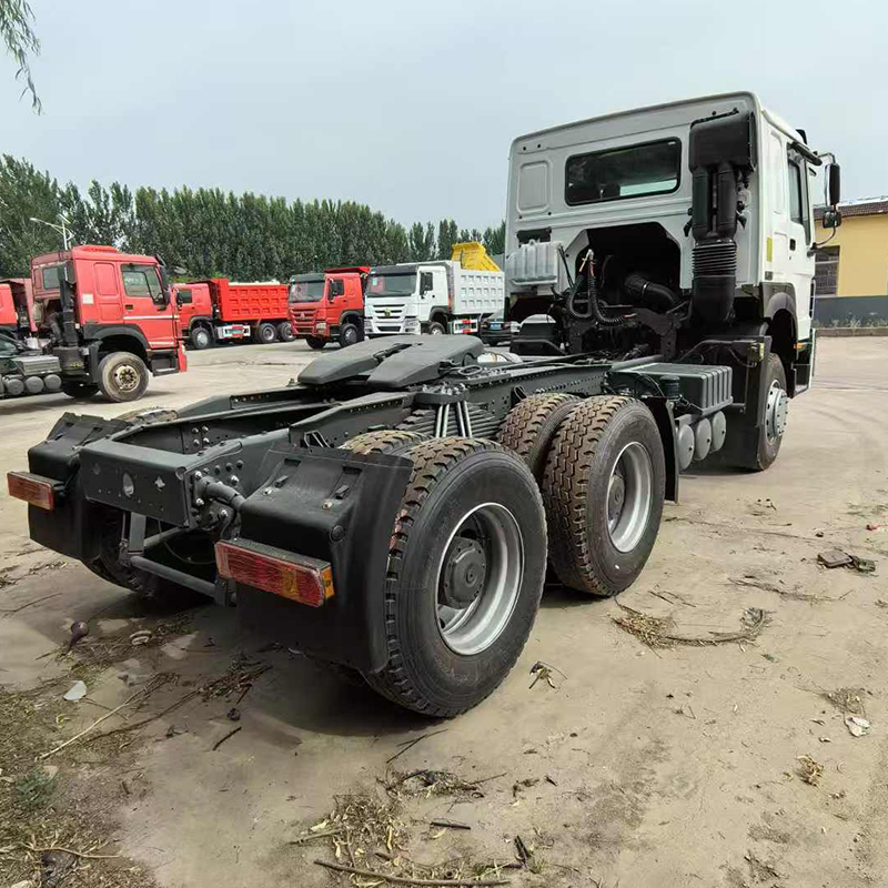 HOWO heavy truck 371HP horsepower 6X4 tractor - Image 5