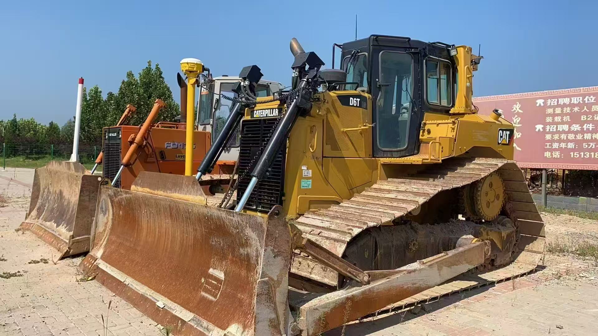 Second-hand CAT D6T crawler excavator - Image 2