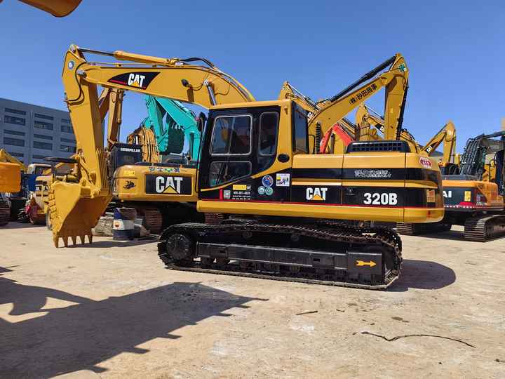 Japan Original Used Crawler Excavator Cat Digger 320B - Image 2