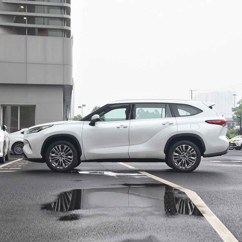 Toyota Highlander 2024 380T 4WD Luxury 7-seat - Image 6