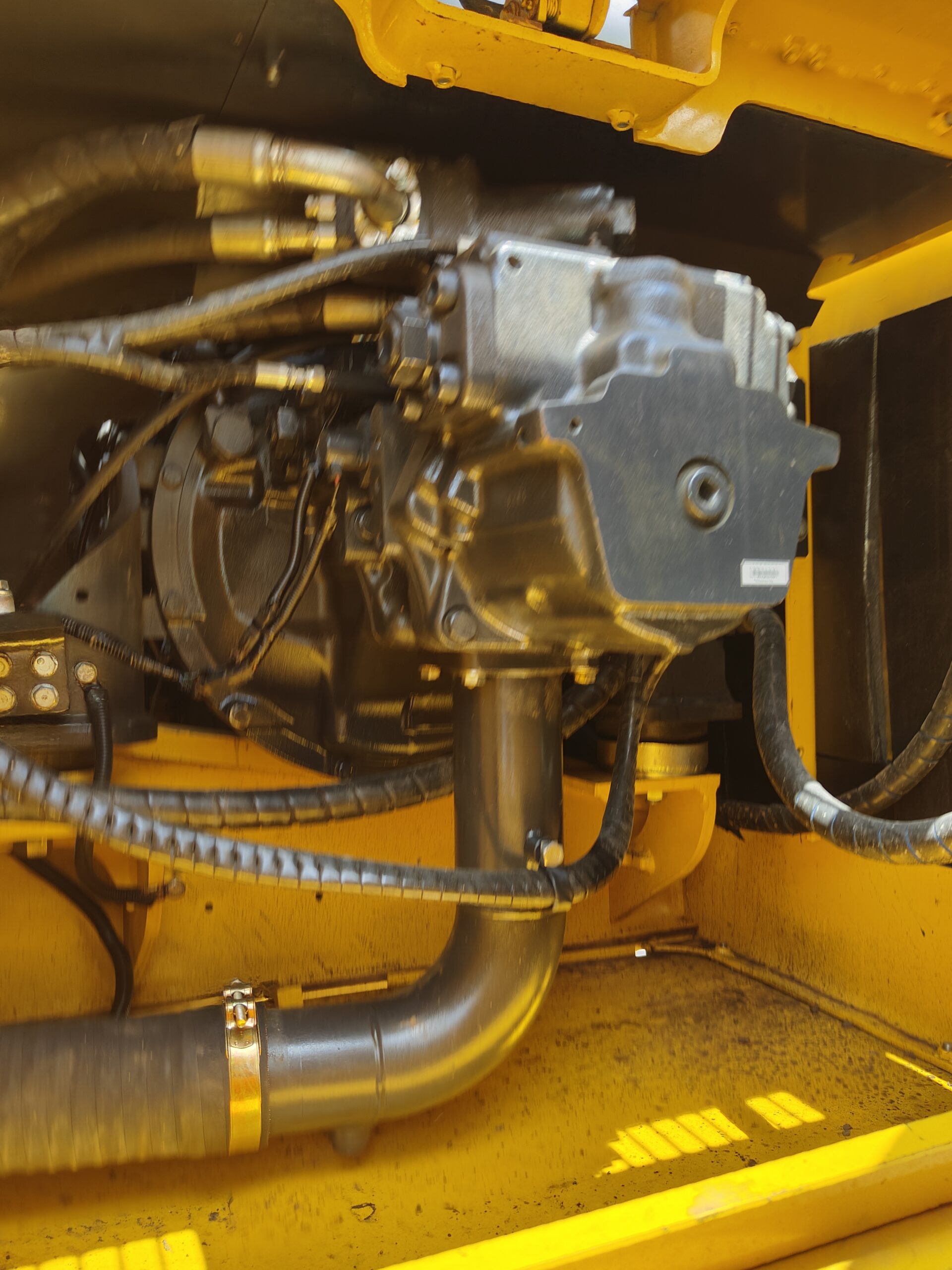 Reconditioned machine KOMATSU 350 EXCAVATOR - Image 3