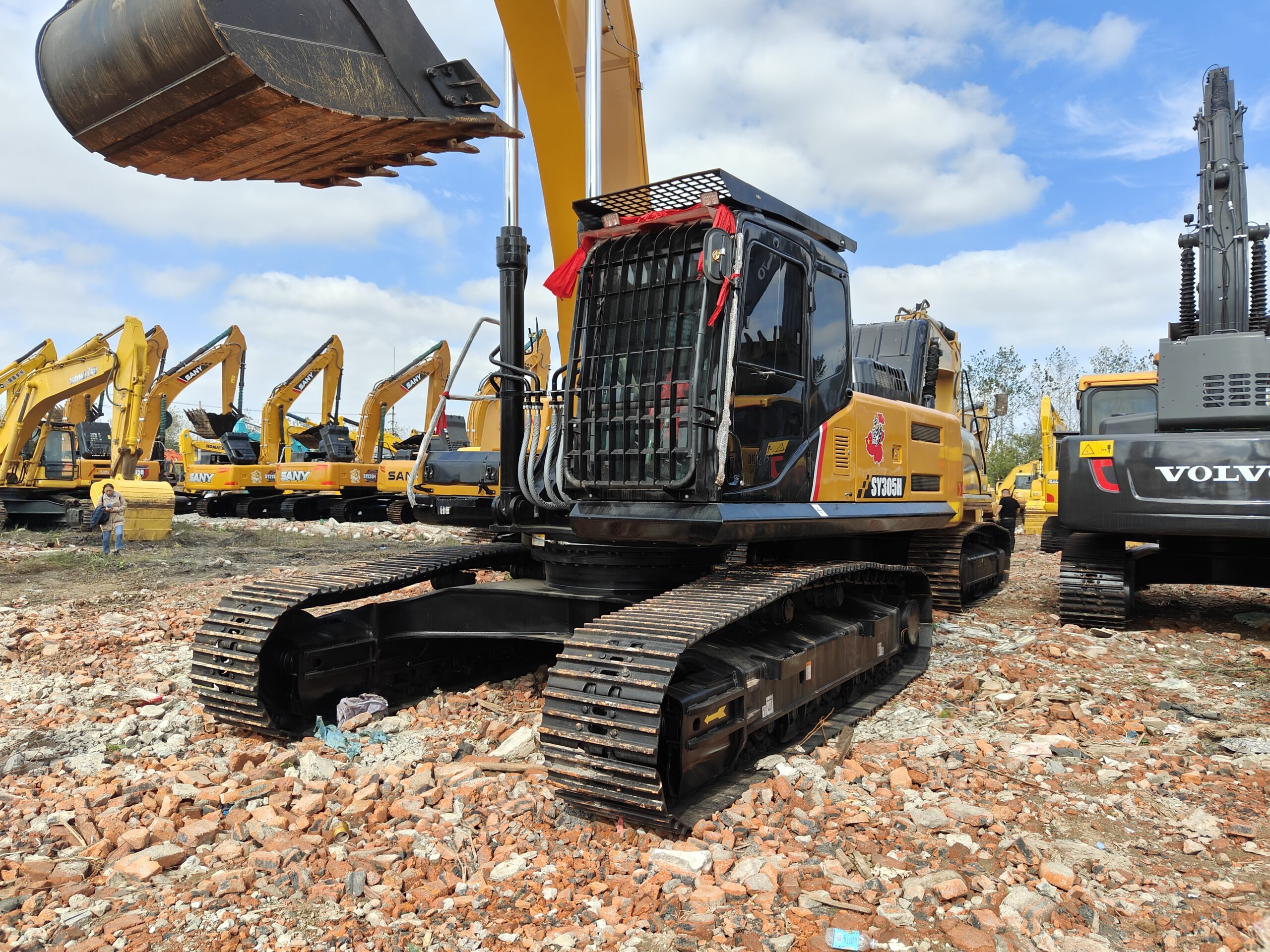 Reconditioned machine Sany 305H excavator - Image 5