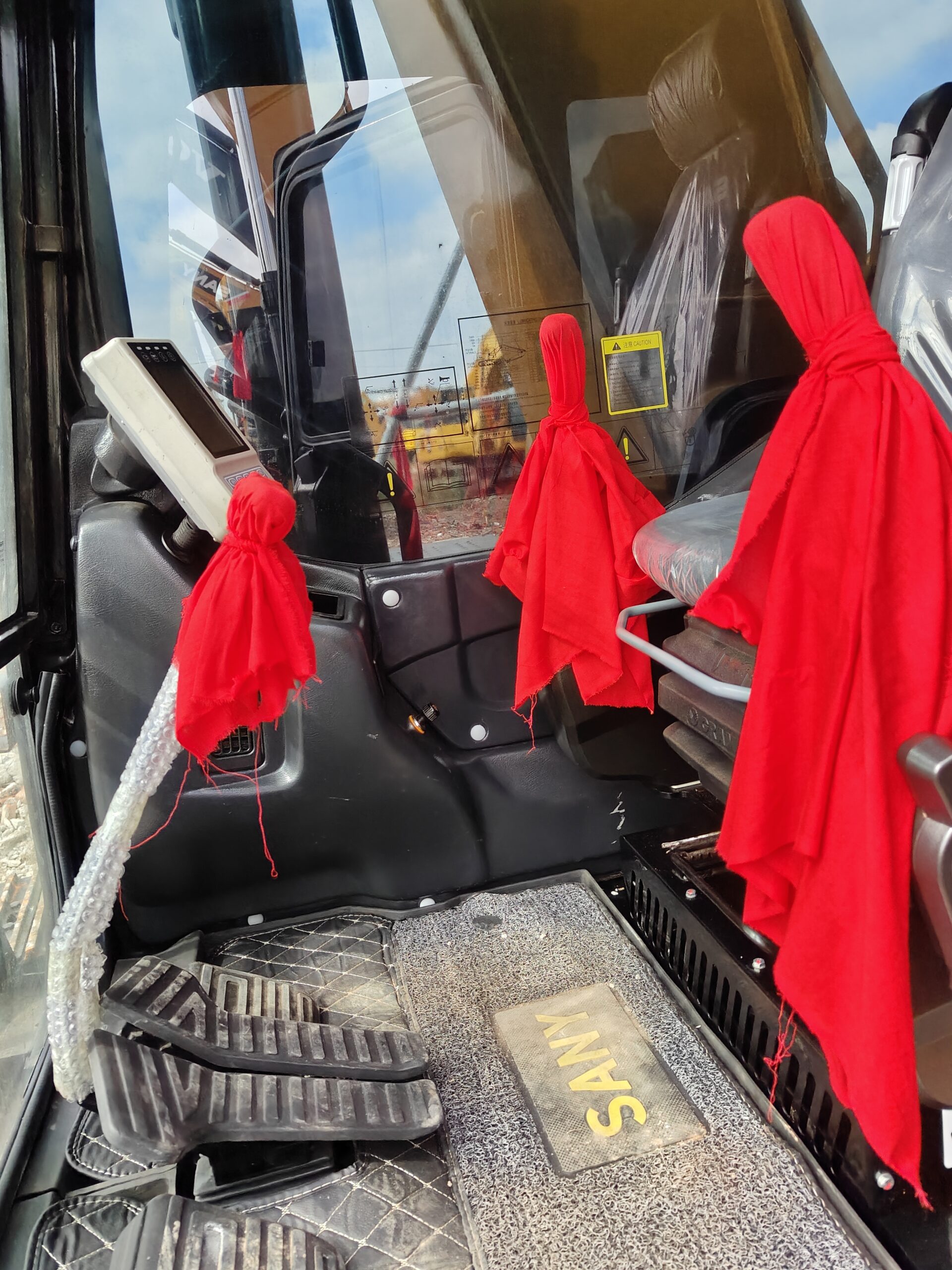 Reconditioned machine Sany 305H excavator - Image 7