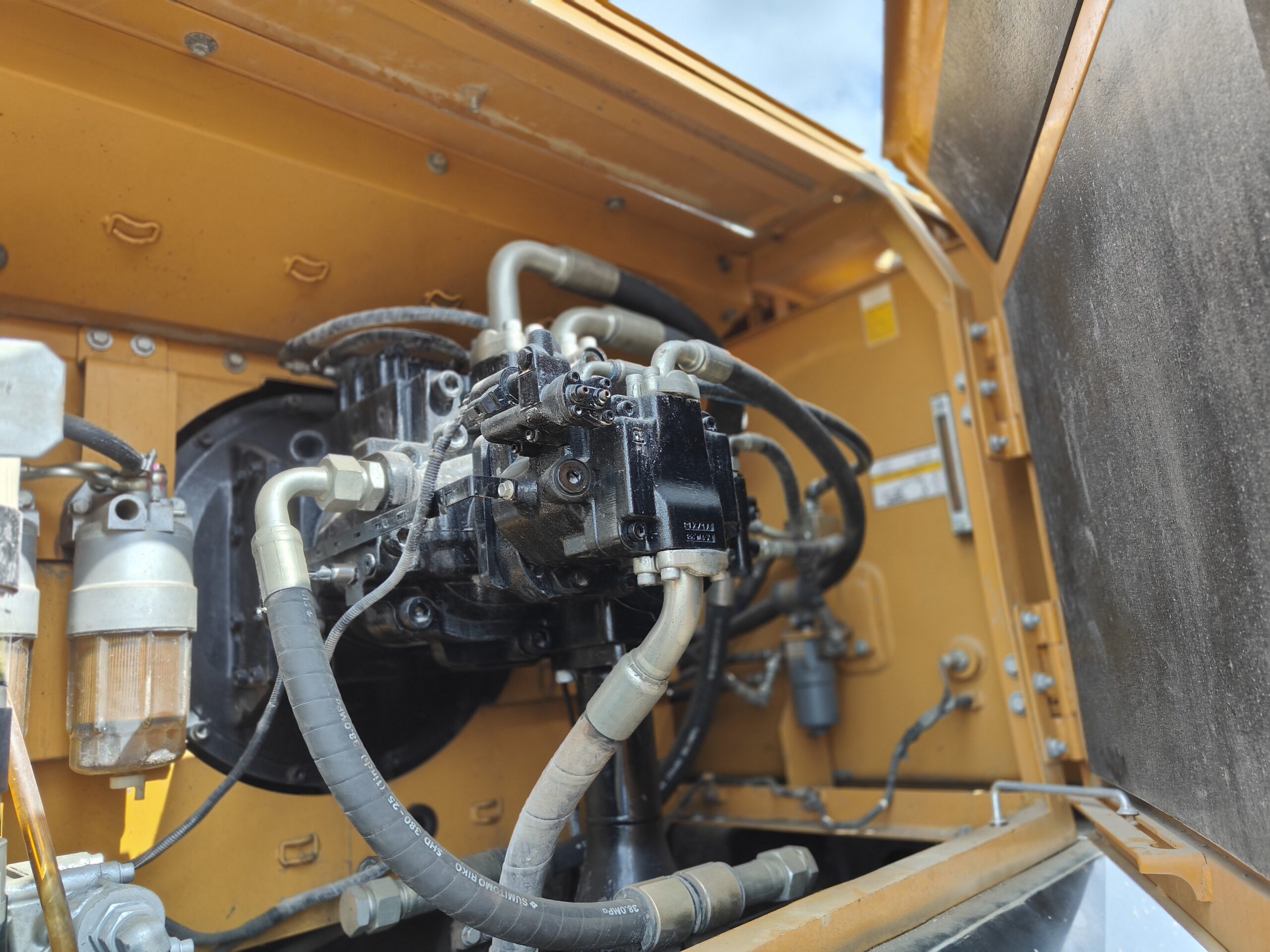 Reconditioned machine Sany 485H excavator - Image 6