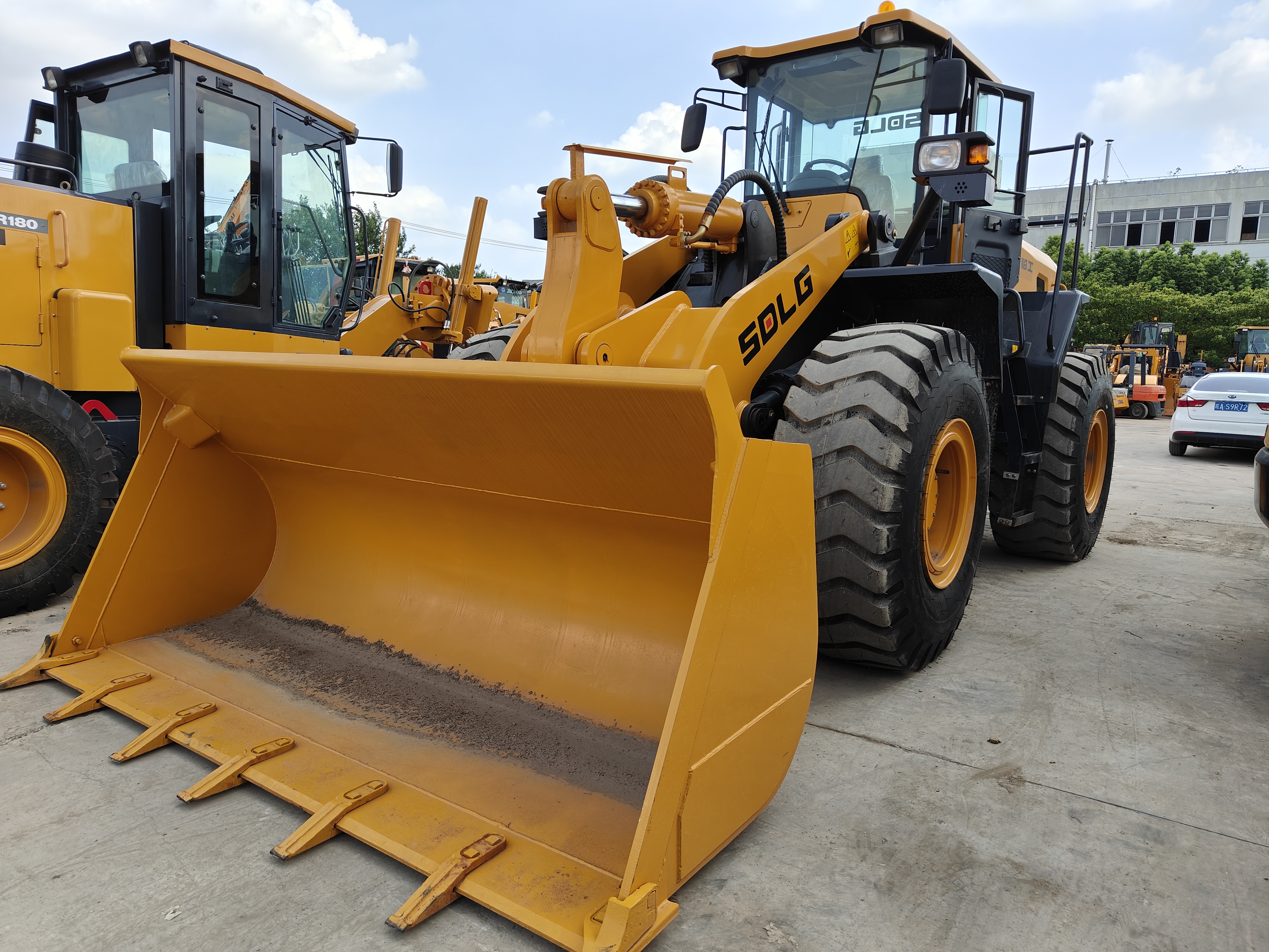 Refurbishment machine SDLG L958F LOADER - Image 2