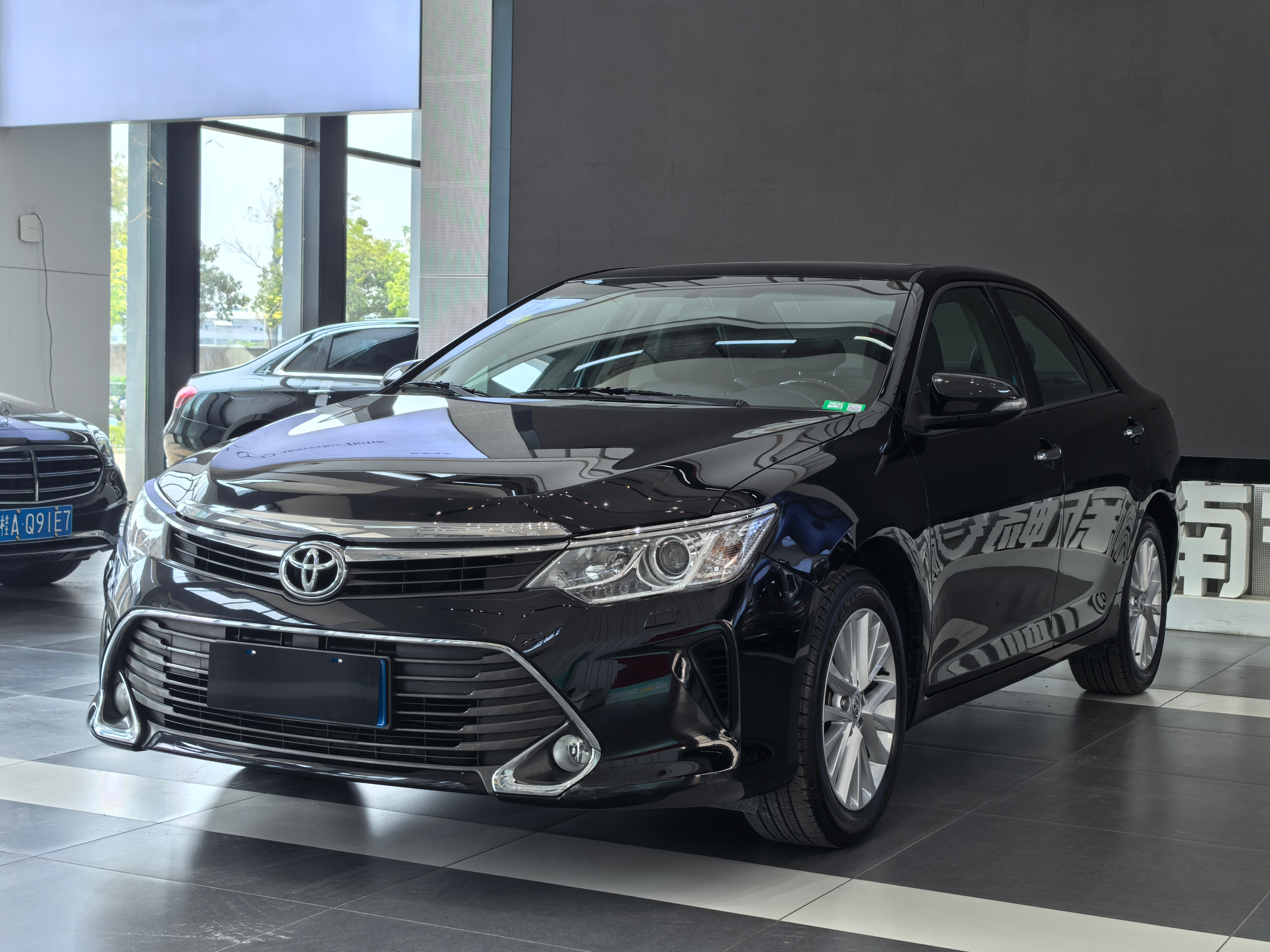 Used Toyota Camry 2.5G Luxury Navigation Edition 2015 - Image 2