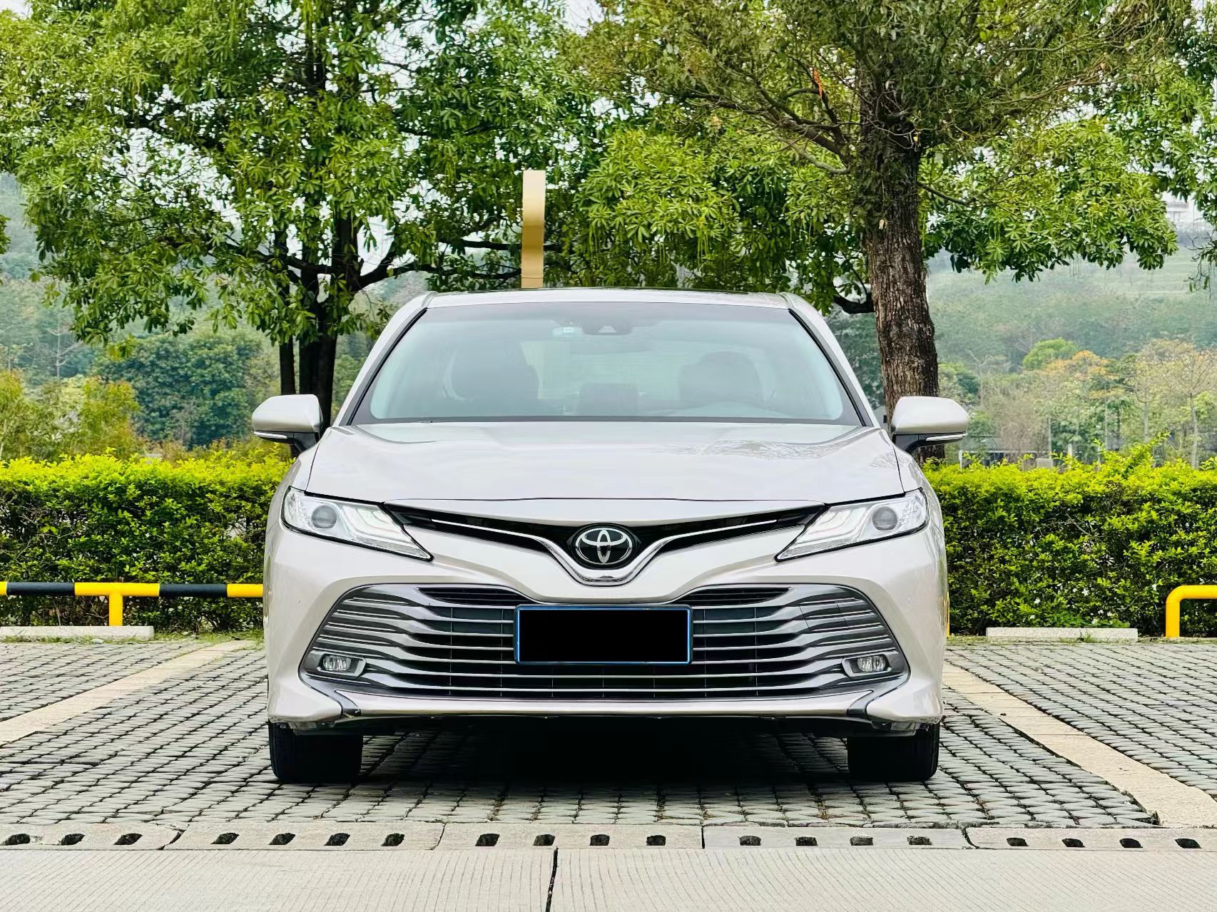 Used Toyota 2019 Camry facelift 2.0G Luxury Edition - Image 2