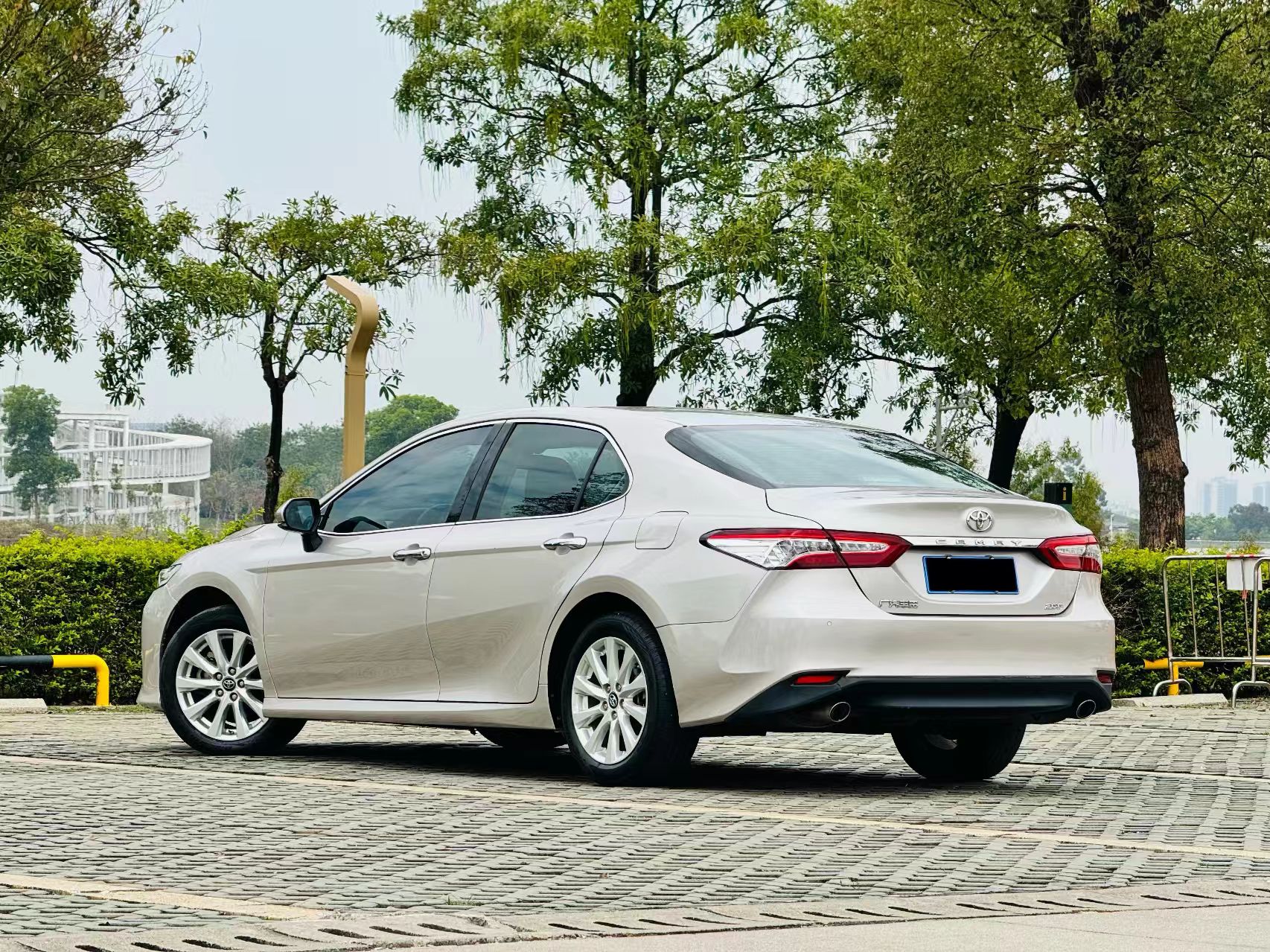 Used Toyota 2019 Camry facelift 2.0G Luxury Edition - Image 4