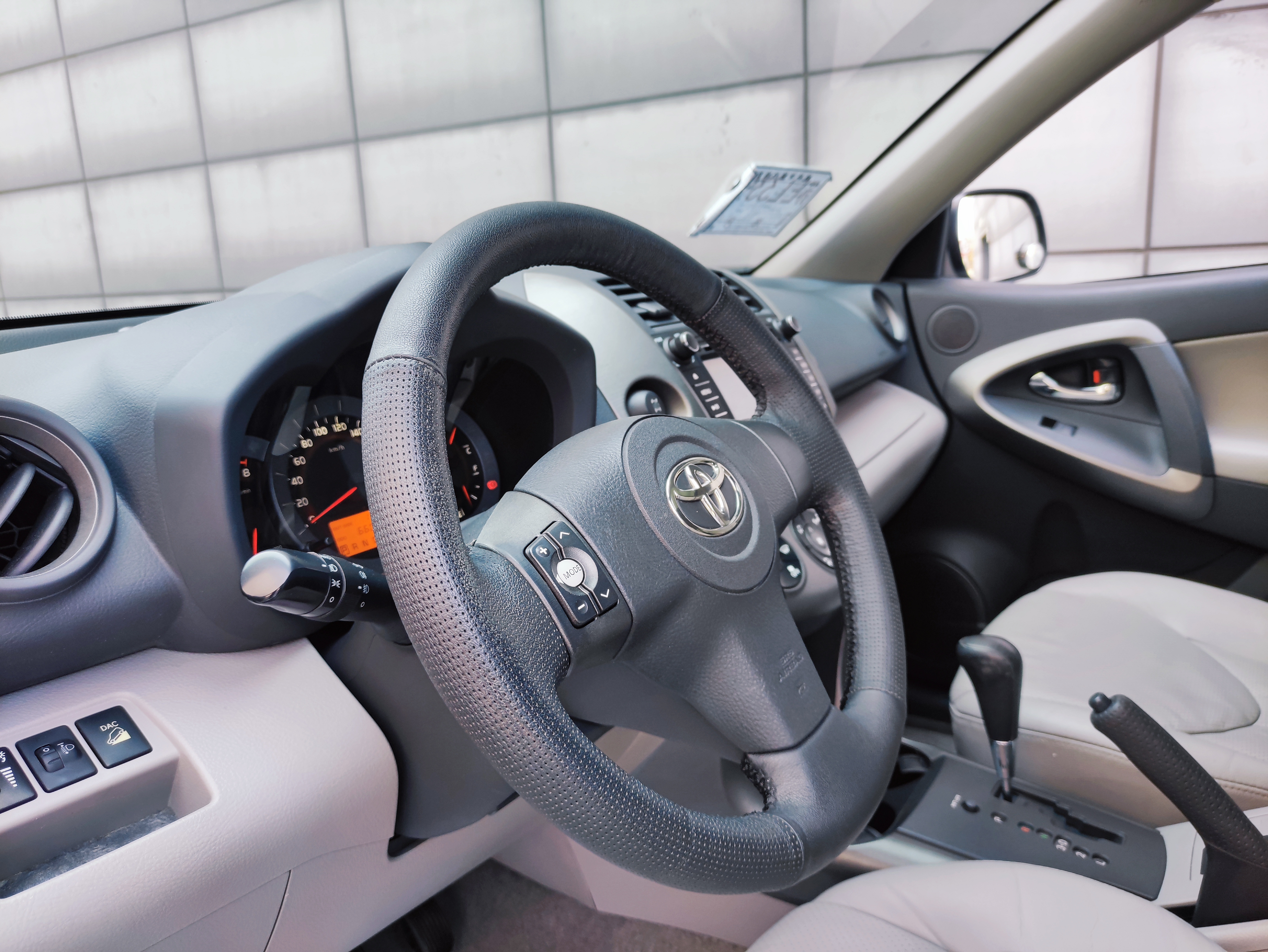 Used Toyota 2010 RAV4 2.4L automatic luxury upgrade version - Image 7