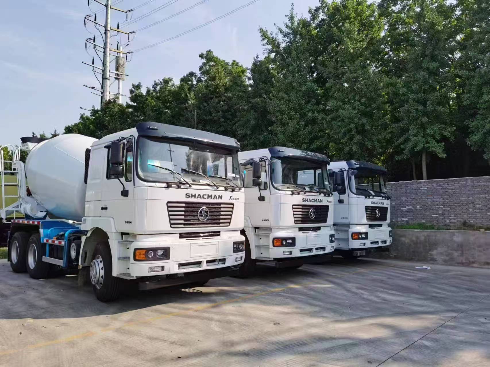 NEW SHACMAN F2000 Heavy Duty Mixer Truck / 6x4 - Image 4