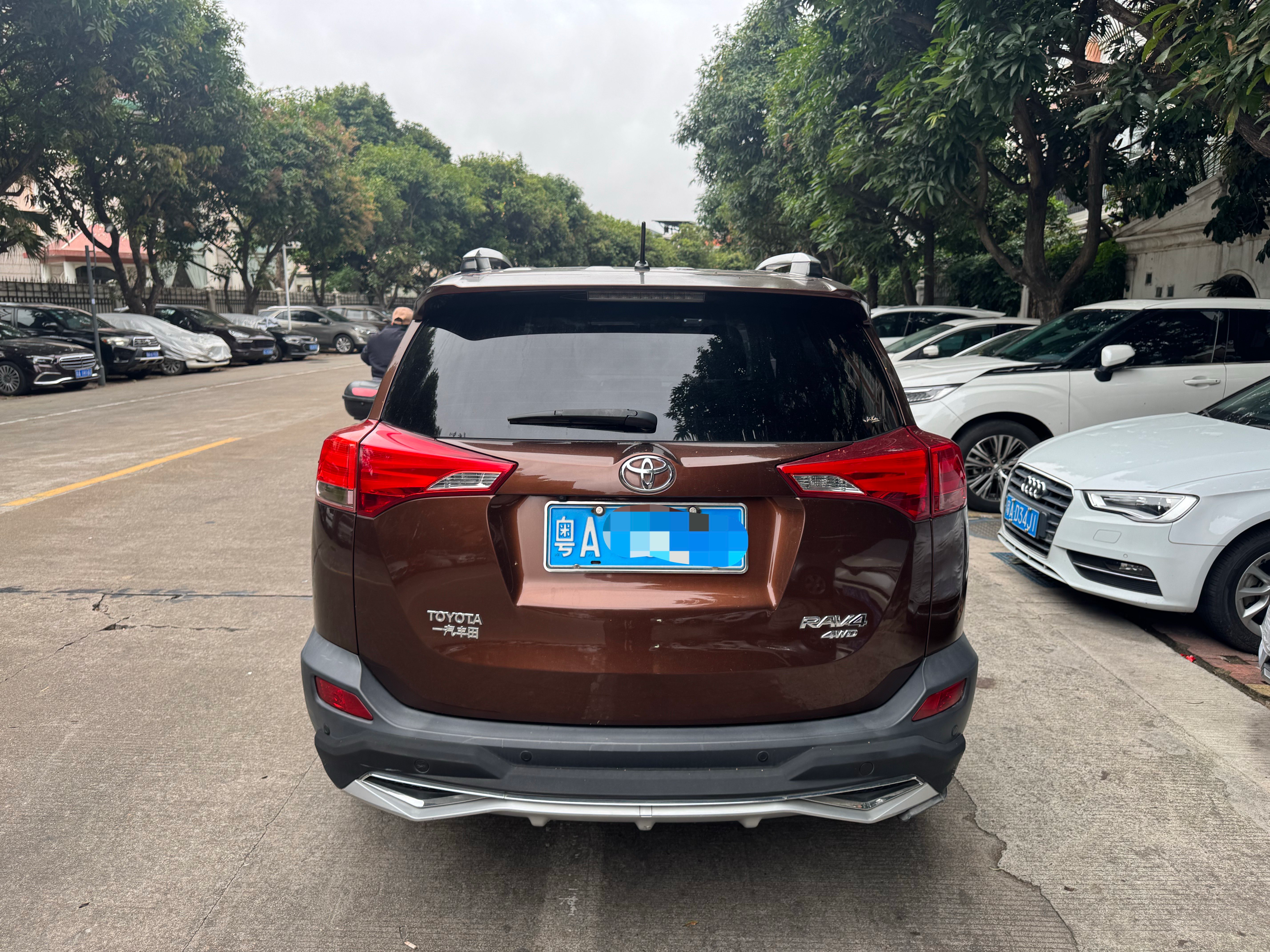 Used Toyota 2013 RAV4 2.5L Automatic Four-Wheel Drive Luxury Edition - Image 3