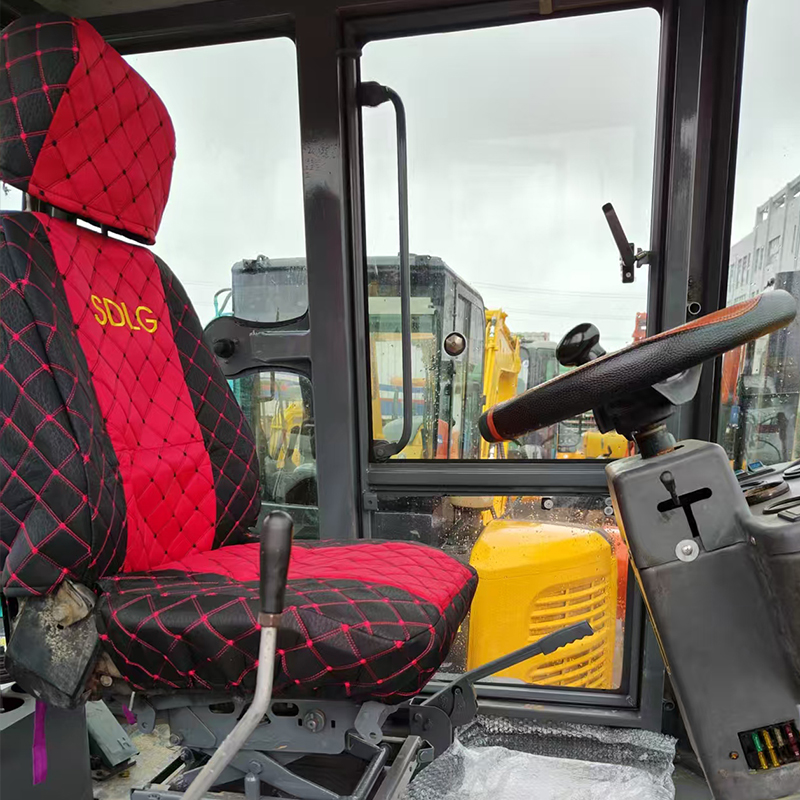 SDLG LGB680 Backhoe Loader 79 hp 4-wheel drive loader + backhoe - Image 6